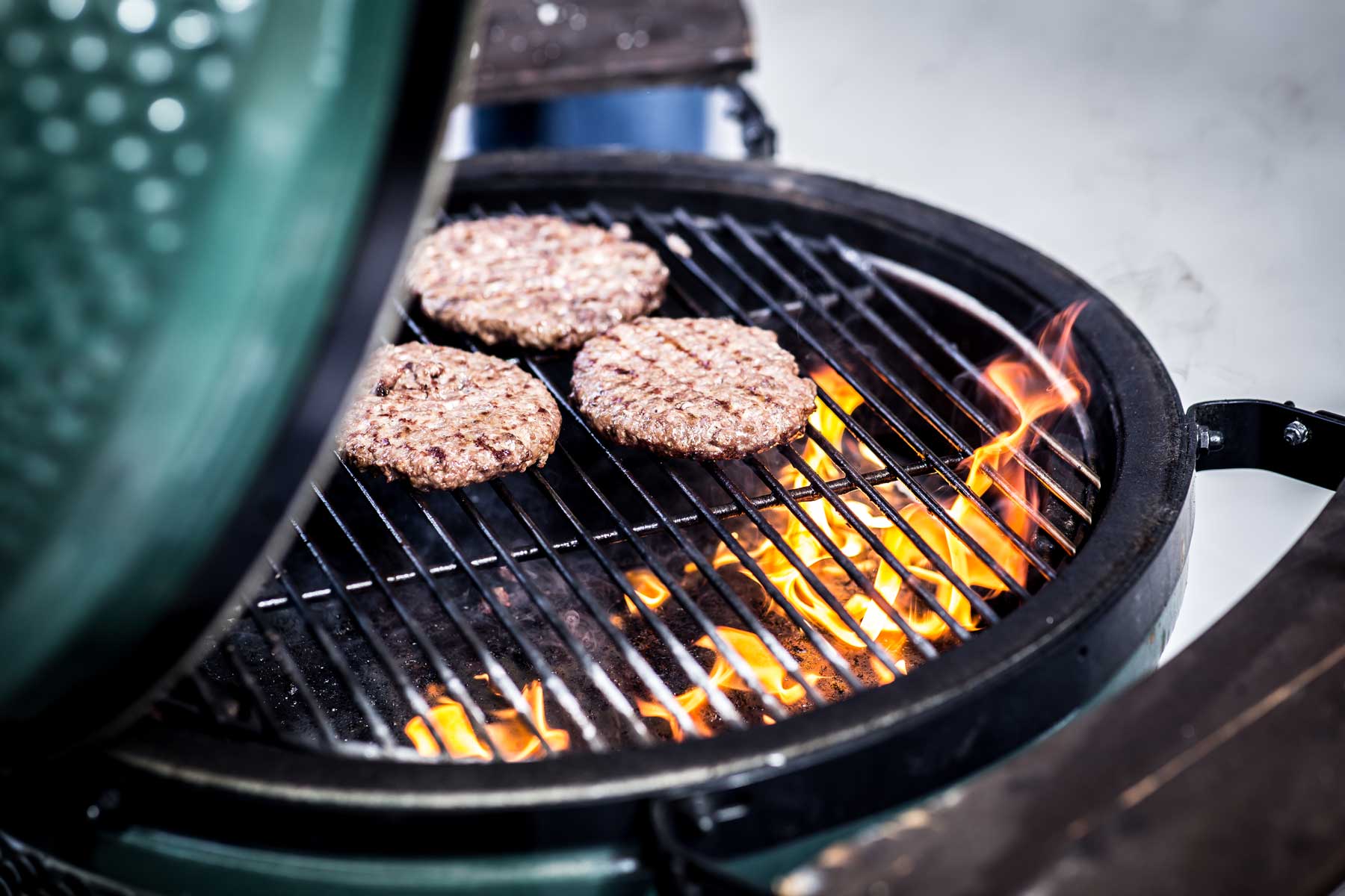 Produktbild: Burger Patties auf dem Grill