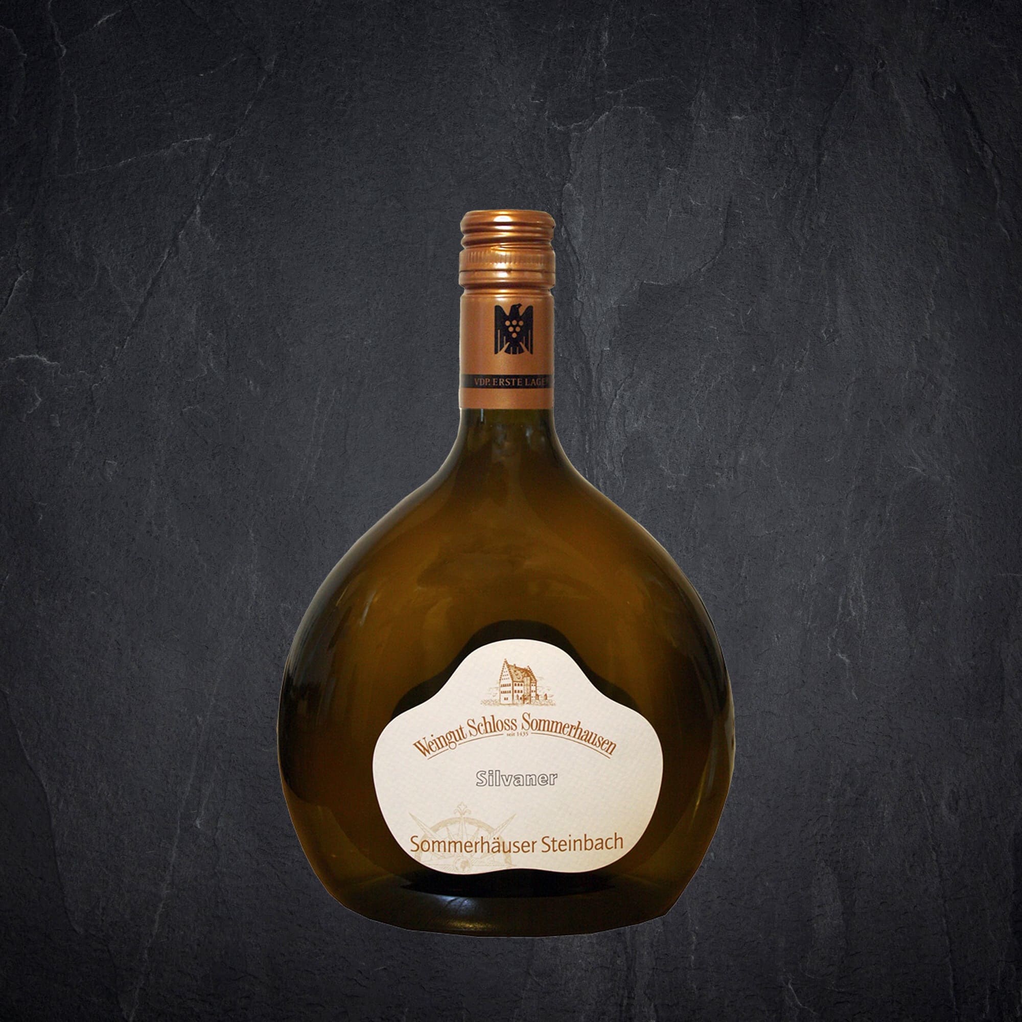 Produ8602_Schloss_Sommerhausen_Silvaner_Sommerhäuser_Steinbachktbild: Flasche mit Alkoholischem Getränk