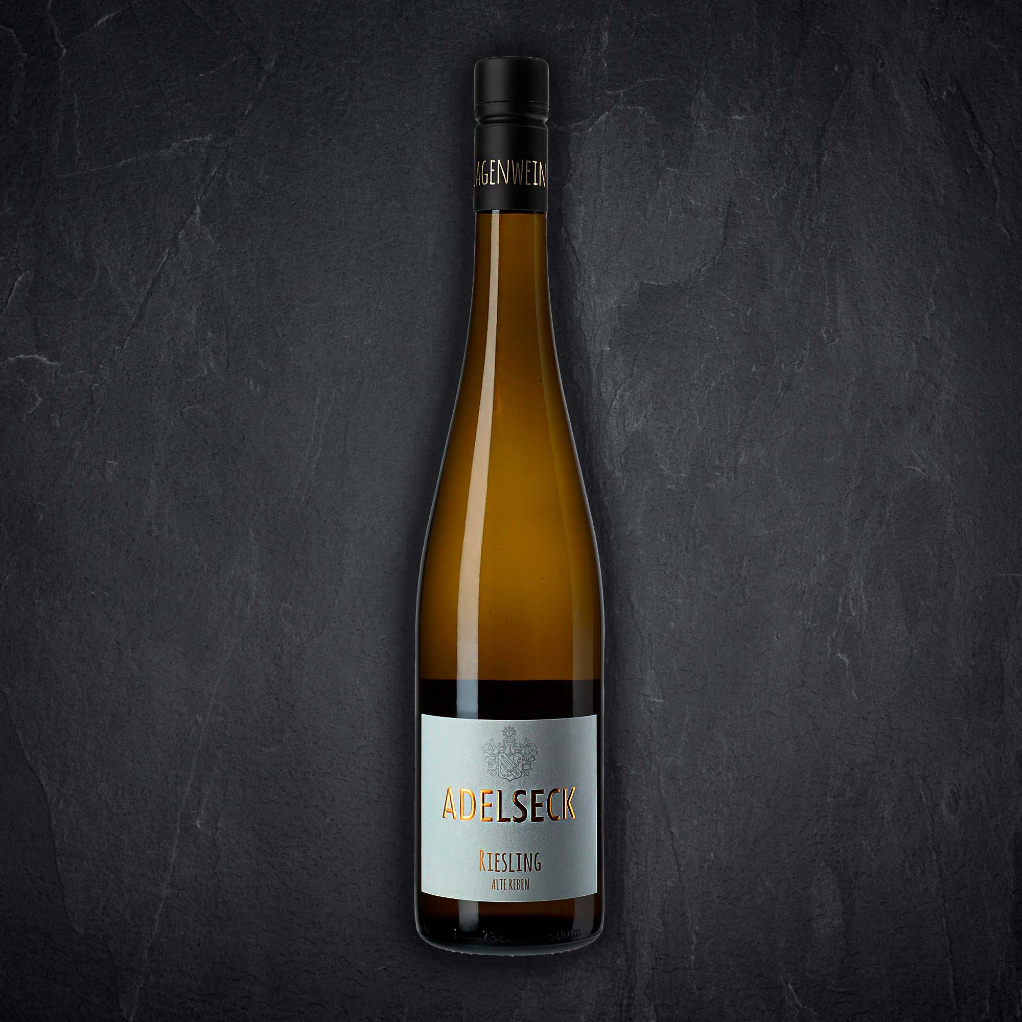 Flasche mit Alkoholischem Getränk Produktbild: Flasche mit Alkoholischem Getränk