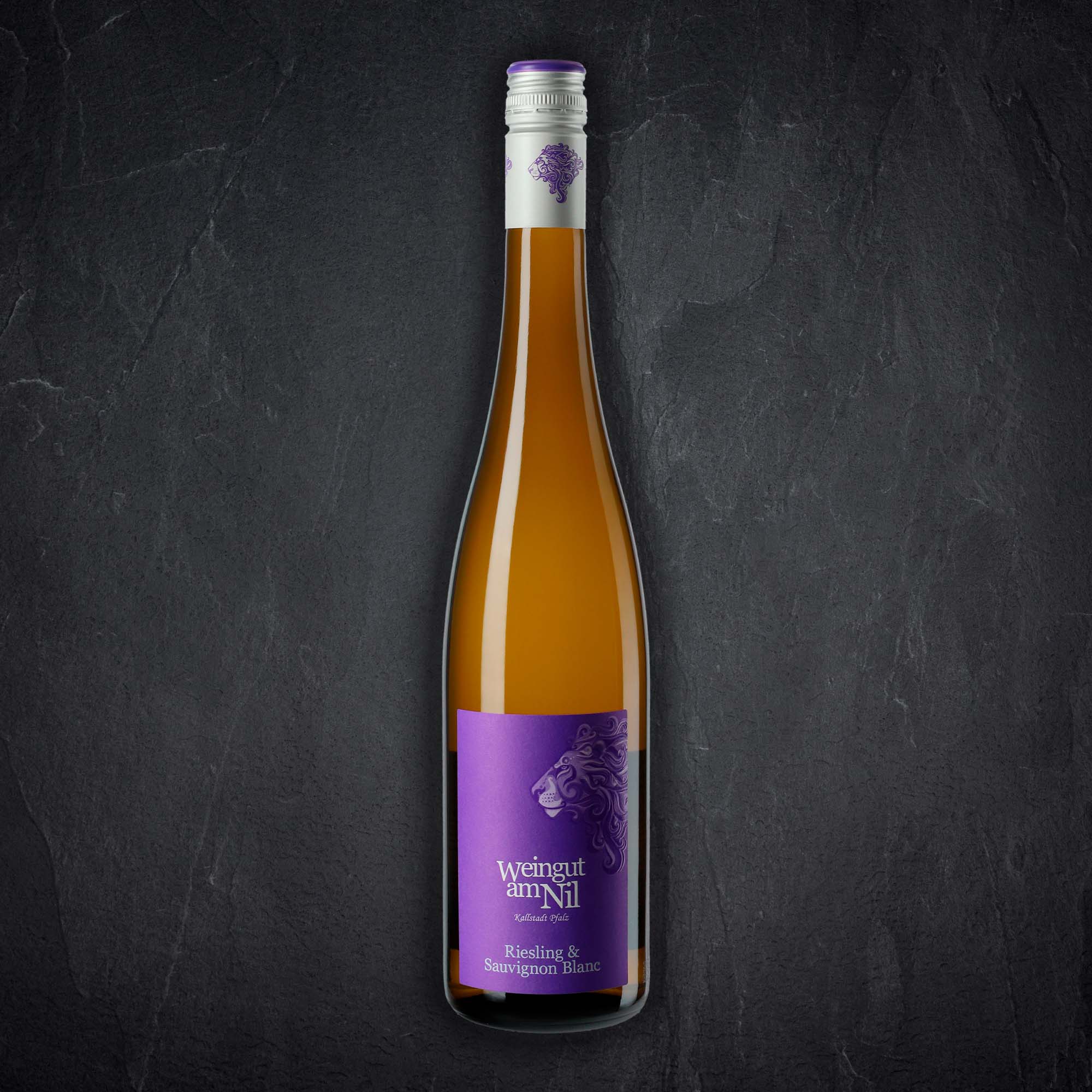 Produktbild: Flasche mit Alkoholischem Getränk